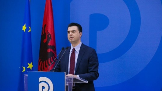 Vuçiç ‘ngjyrosi’ hartën e Kosovës me flamurin e Serbisë, Basha: Kosova e pavarur është realitet i pakthyeshëm