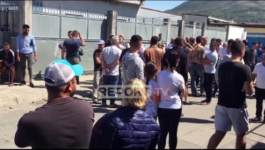 Banorët e Lezhës në protestë: S’marrim frymë nga fabrika, nuk rrimë dot në shtëpi (VIDEO)