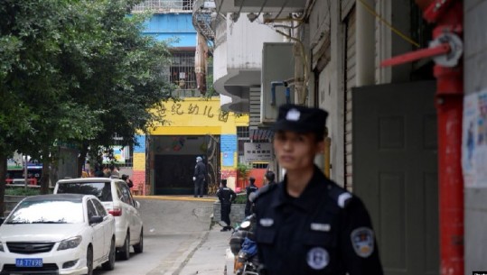 Sulm me thikë në një kopsht fëmijësh në Kinë, mbi 39 të plagosur (FOTO)