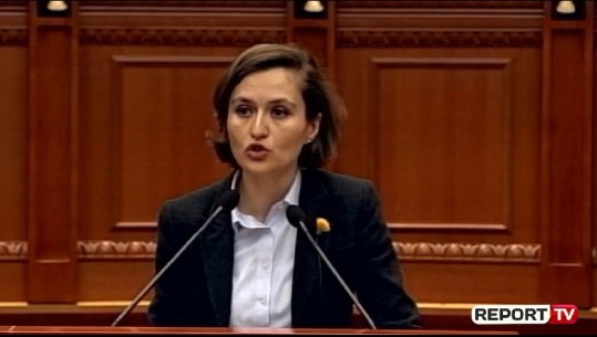 Besa Shahini e revoltuar: Kritikat nga opozita për shqipen time, gati raciste