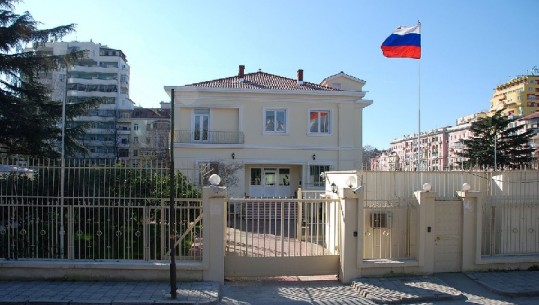Çantë e dyshimtë...Alarm i rremë për bombë pranë ambasadës së Rusisë në Shqipëri 