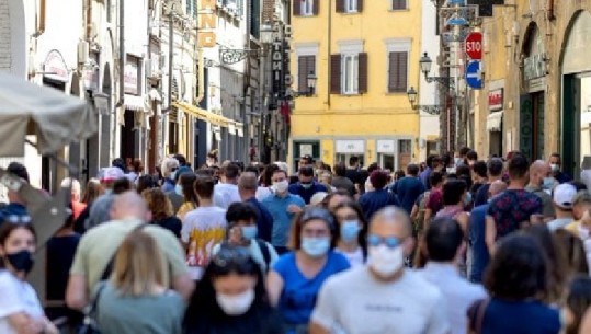 OBSH, udhëzime të reja për maskat: Të mbahen në vendet publike nga të gjithë