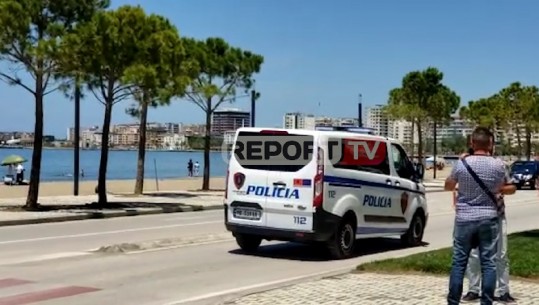 Sherr mes të rinjve në Vlorë/ Tentoi të shkrepte armën, por i bie në tokë (VIDEO)