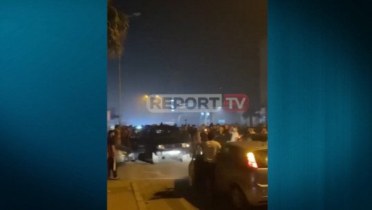 Mbeturinat e Durrësit drejt Manzës, qytetarët në protestë, bllokojnë rrugën! Tymi dhe era e rëndë 'pushtojnë' zonën (VIDEO)