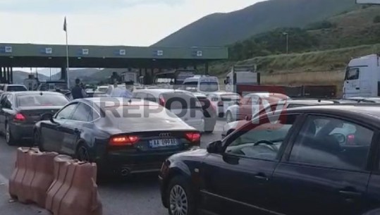 Pas heqjes së karantinës në Kosovë, fluks udhëtarësh në pikën kufitare të Morinës (VIDEO)
