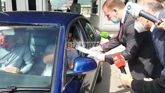 Nga sot qytetarët shqiptarë hyjnë lirisht në Kosovë, nuk ka test anti-COVID dhe as vetëizolim! Ministri i Shëndetësisë shpërndan maska falas (VIDEO)