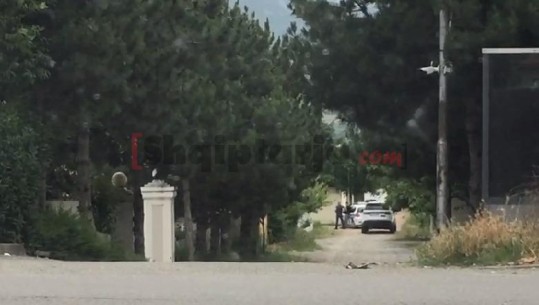 U qëllua në atentat, transportohet drejt Tiranës Ardian Çapja
