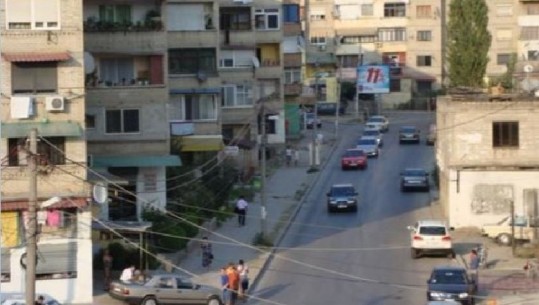Tiranë/ Përplaset nga makina 39-vjeçari me motorr tek 'Ali Demi', ndodhet në spital