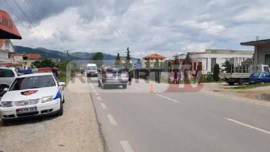 Përplasen dy makina në Korçë, plagosen tre persona