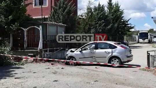 Korçë/ Tentoi të shmangte përplasjen me një tjetër makinë, shoferi humb kontrollin, merr përpara pemën dhe përplaset me biznesin (VIDEO)