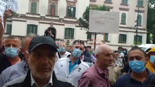 Protesta e Shoqatës së Transportit zhvendoset te ministria e Financave (VIDEO)
