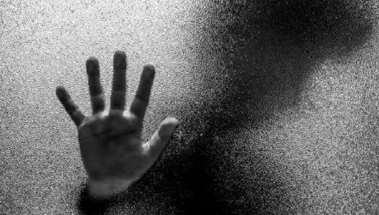 Dyshohet se ngacmoi seksualisht një fëmijë 5-vjeçar, arrestohet 48-vjeçari në Berat