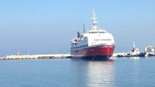 Rast i dyshimtë në Vlorë/ S'ishte regjistruar, hidhet nga trageti një person një milje para ankorimit...e priste në det një varkë