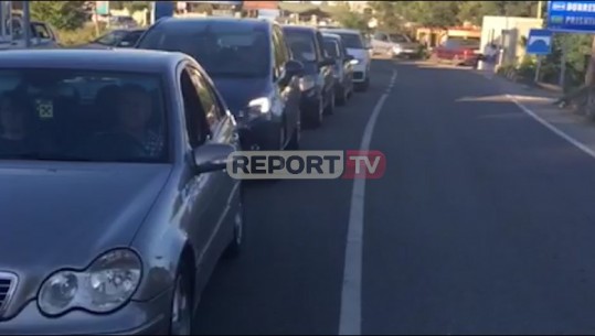 Pas njoftimit për mbylljen e kufirit, fluks makinash në Muriqan në pritje për të hyrë në Malin e Zi