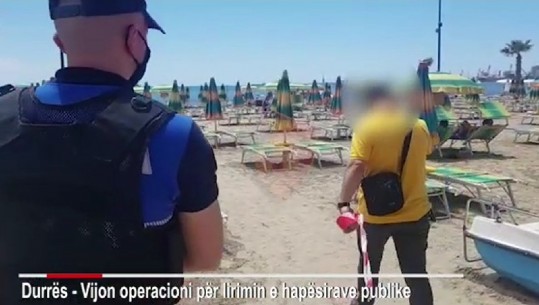 Zaptuan plazhin me çadra e shezlogë pa leje dhe kundërshtuan policinë, arrestohen 2 administratorë në Durrës (VIDEO)