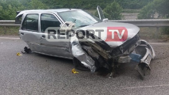 Përplasen dy makina në Elbasan, mbeten të plagosura dy gra (VIDEO)