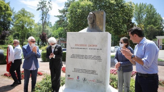 Dita Botërore e Muzikës, bashkia e Tiranës rehabiliton lulishten 'Frederic Chopin! Veliaj: Rikthyem një bizhu në qytet (VIDEO)
