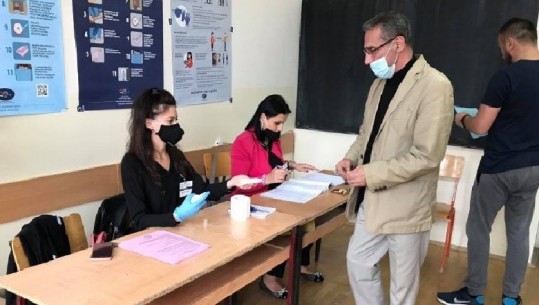 Zgjedhjet në Serbi, 45.5 % e qytetarëve hodhën votën e tyre! Exit Poll-et nxjerrin fitues Vuçiç me 180 mandate! Shqiptarët bëhen me 4 deputetë në parlament
