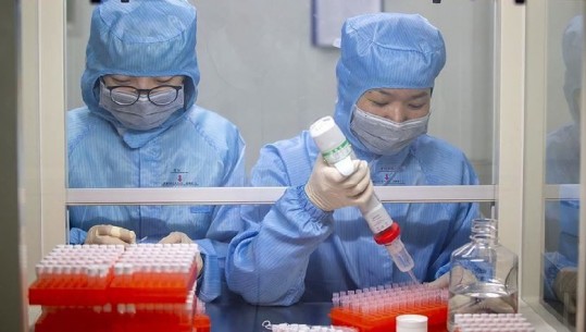 Kryeministri kinez: Gati për të bashkëpunuar me BE-në për vaksinat kundër Covid