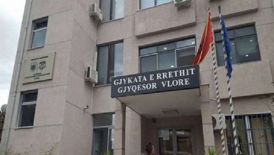 Vlorë/ Gjykata i dha kujdestarinë e fëmijëve ish- gruas, 45-vjeçari godet trupën gjykuese...arrestohet 