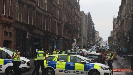 Glasgow/Skoci, njerëz të armatosur me thika në qendër të qytetit,  të paktën tre të plagosur, BBC: Ka edhe viktima (FOTO)