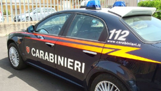 Trafikonin kokainë në Itali, arrestohen 3 shqiptarë, mes tyre nëna me djalin e saj