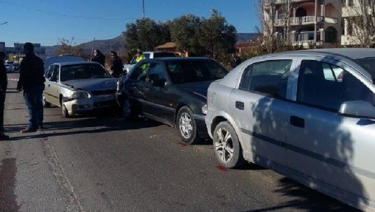 Përfshihen tre makina në aksidentin në Tiranë, plagosen dy shoferë