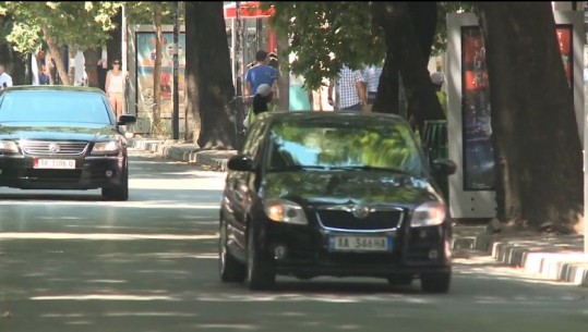 Pa transport urban, qytetarët: Nuk kemi lekë për taksi! Duhet të ishte hapur, po na dëmton shumë (VIDEO)