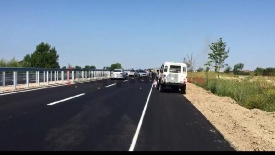 Përplasen dy makina në Bypassin e Fierit, të lënduarit jashtë rrezikut për jetën (VIDEO)