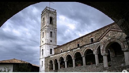 Braçe sugjeron vizitimin e Karavastasë: Çohu nëse je në kafe! Mbush shpirtin në manastirin e Ardenicës