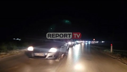 Pushuesit lënë bregdetin, radhët kilometrike të mjeteve në Llogara-Vlorë vijojnë edhe në orët e vona të mbrëmjes