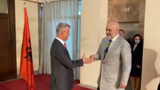 Rama takohet me Thaçin/Kryeministri i nxjerr grushtin, Presidenti dorën