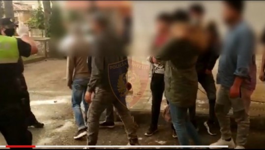 Ndihmonin emigrantët të kalonin kufirin, arrestohen 5 shqiptarë dhe bllokohen 18 shtetas të huaj (VIDEO)