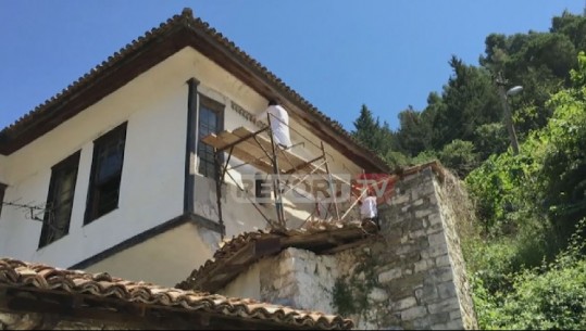 Restaurohen shtëpitë muzeale në Berat, zbulohen mbishkrime të hershme e ornamente të veçanta (VIDEO)