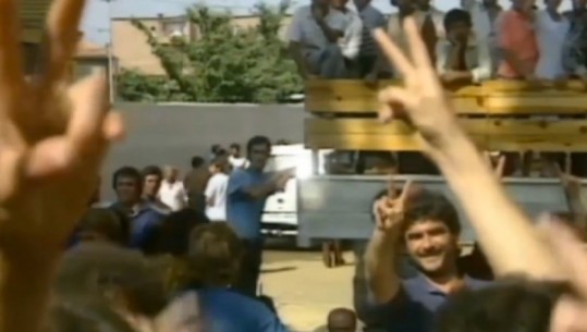 VOA: 2 korrik 1990 - 2020, shqiptarët sërish me sytë nga ambasadat perëndimore