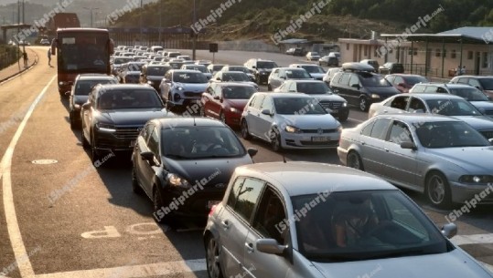 COVID-i nuk tremb kosovarët, fluks drejt bregdetit shqiptar! Në 2 orë hyjnë 8 mijë makina në Morinë