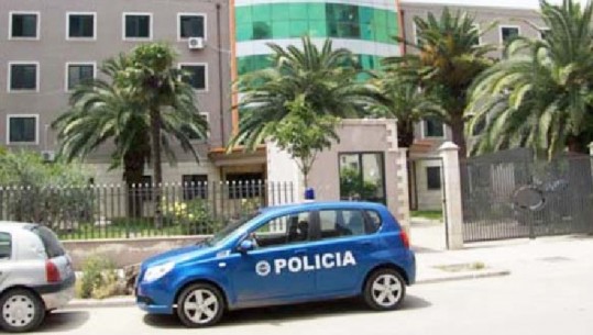 Aksidentoi të miturën 6-vjeçare me 'Benz', arrestohet nga policia në Durrës 30-vjeçari që u largua nga vendi ngjarjes