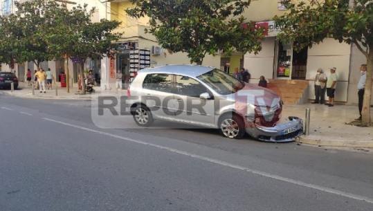Makina shmang përplasjen në Durrës, përfundon në trotuar! Shoferja humb kontrollin në autostradë, plagoset (VIDEO)