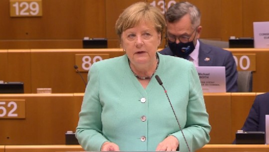 Merkel: Të hapen kapitujt e negociatave me Tiranën dhe Shkupin brenda vitit