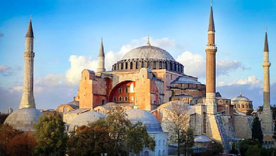 Gjykata turke i heq statusin muze, Shën Sofia e famshme në Stamboll do të kthehet në xhami