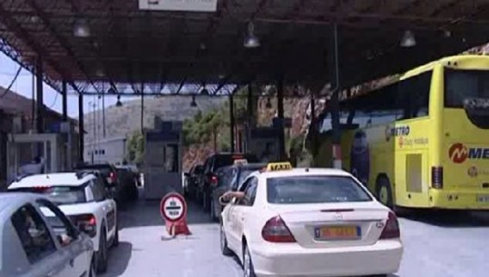 Kapshticë/ Shqiptarët me dokumente pune 1-vjeçare s'lejohen të kalojnë kufirin! Asnjë shpjegim nga pala greke