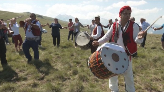 'Festa e Bjeshkëve' në Kukës mbledh banorët e zonës (VIDEO)