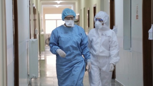 Rriten të prekurit në vend, shtohen 300 mjekë e infermierë për luftën  ndaj COVID-it