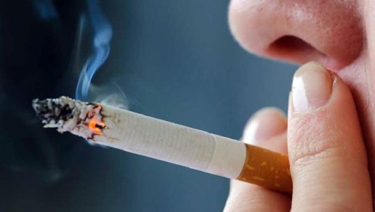 Duhanpirësit të rrezikuar nga Covid - Më shumë se 1 milionë njerëz heqin dorë nga cigarja në Mbretërinë e Bashkuar