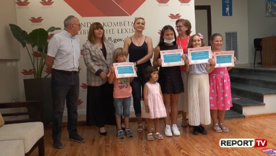 Ndahen çmimet për konkursin e leximit për fëmijë (VIDEO)