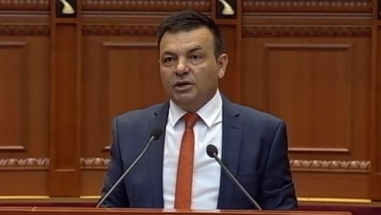 Debati për dëmshpërblimin e ish-të përndjekurve, deputeti demokrat: Berisha dhe Luli i përdorën (VIDEO)