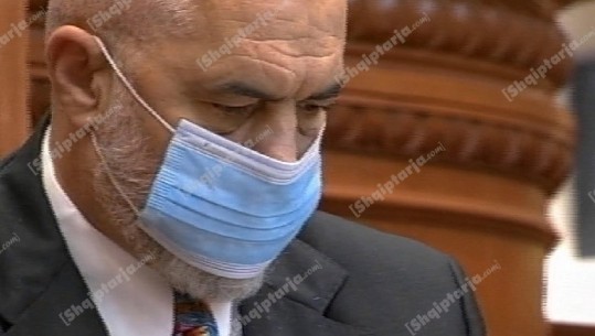  Edi Rama me maskë në Kuvend