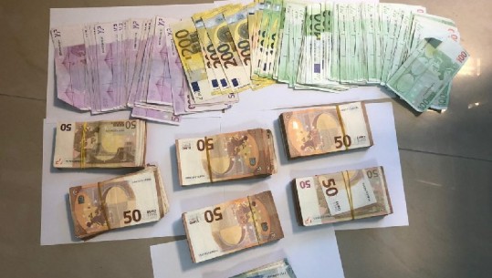 Dyshohet për para të pista, policia e Lushnjes arreston 28-vjeçarin që udhëtonte me 55 mijë euro në makinë