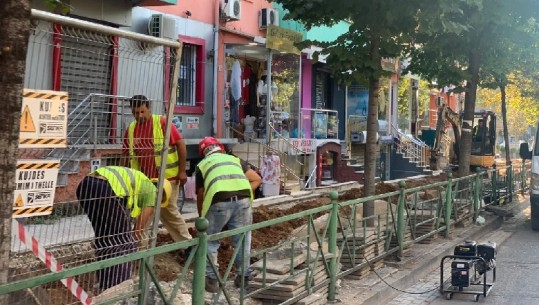 Tiranë/ Vijojnë punimet në rrugën e Durrësit, zëvendësohet kolektori