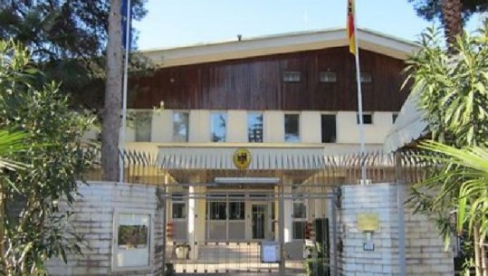 Ambasada gjermane në Tiranë rihap zyrën e vizave pasi u mbyll prej COVID-it